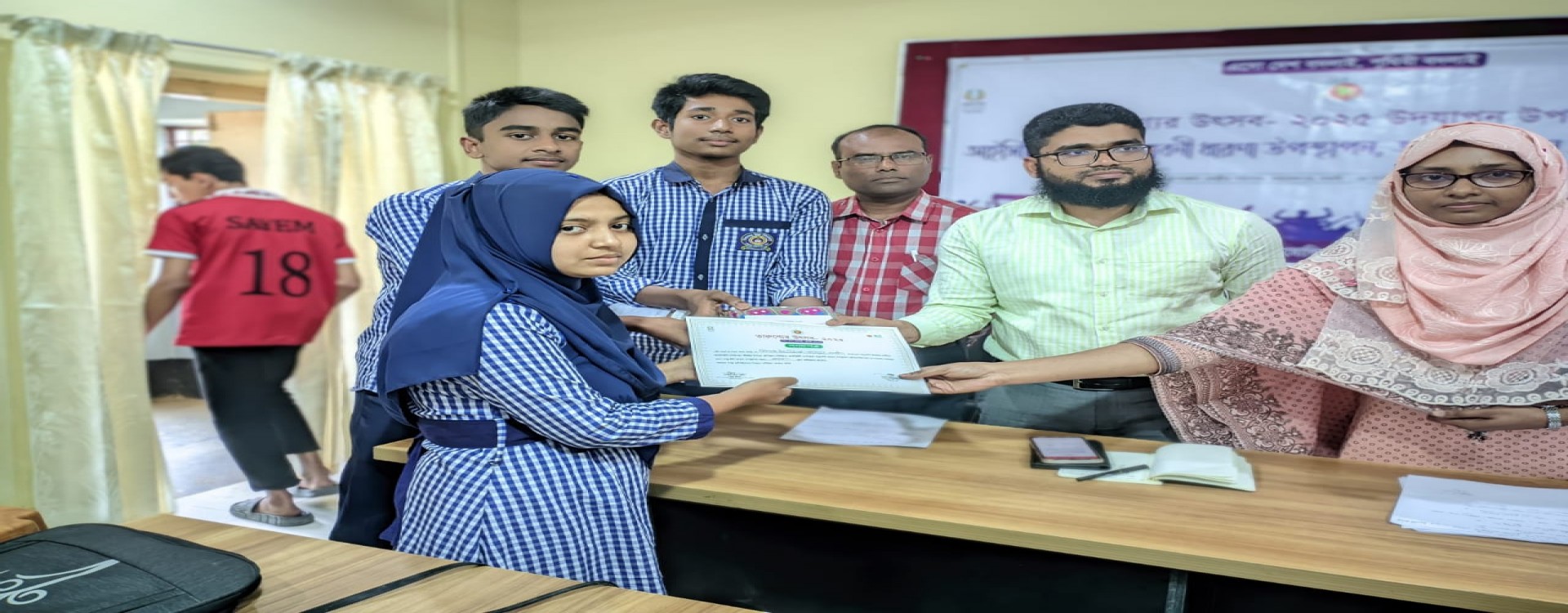 প্রজেক্ট উপস্থাপনায় প্রথম স্থান অর্জন